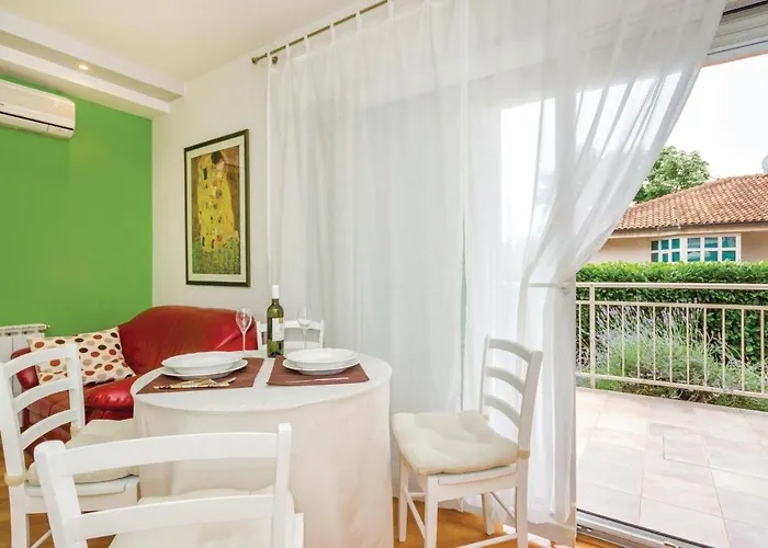 1 Bedroom Amazing In Daire Rijeka